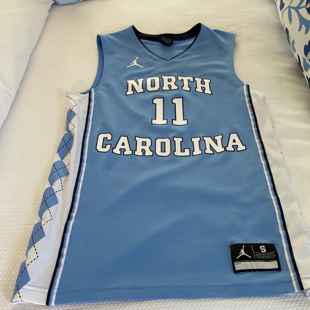 Men’s Chapel Hill basketball jersey - number 11. Size small.
